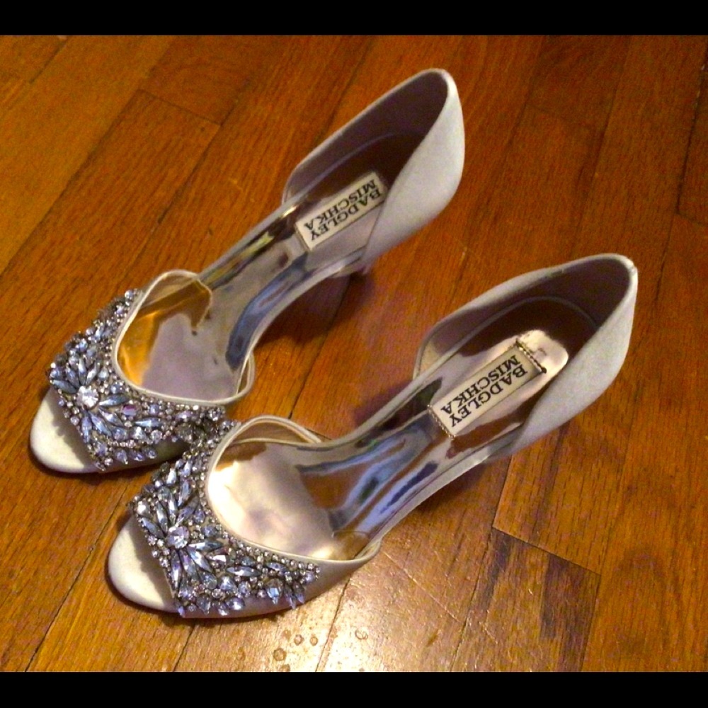Badgley Mischka Ivory Satin Pump